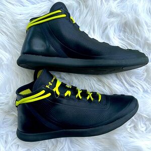 NWOT OR BOX, UNDER ARMOUR MID TOP ATHLETIC SHOES